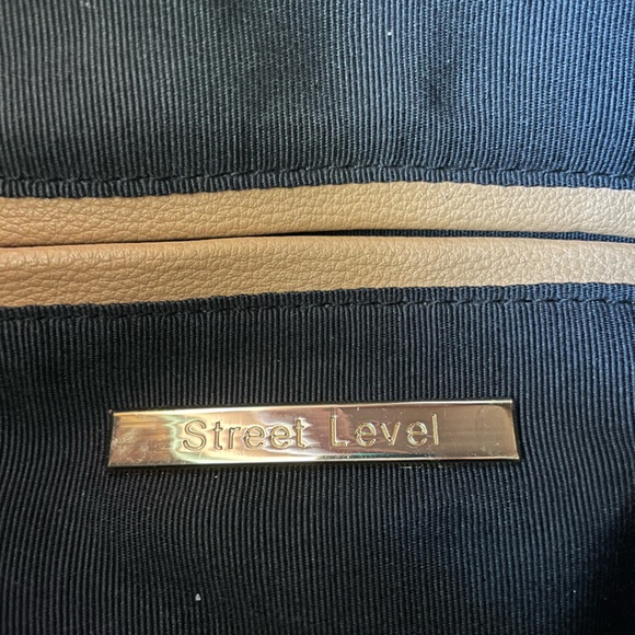 Street Level Tan Bag - Picture 3 of 4